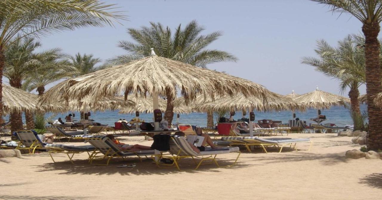 Sharm Dreams Vacation Club - Aqua Park Hotel Exterior photo Tourists on the beach at Sharm El Sheikh